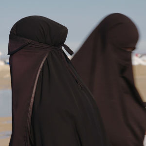 Naisia al-Holin leirillä.