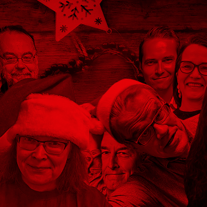 Yle Radio 1:n kuuluttajia joulukuvassa.
