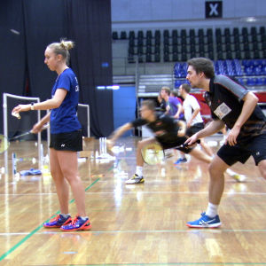 Mixed dubbel spel i badminton