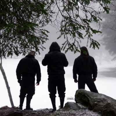 Black metal -fanit ovat päässeet unelmiensa Norjaan. Kuva dokumentista Blackhearts: mustan metallin maailma