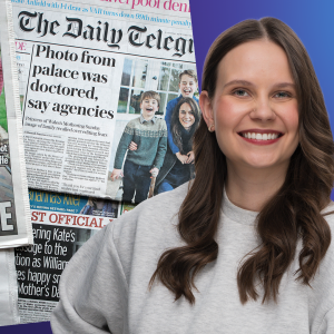 Laura Törnroos står framför en bild på många olika brittiska dagstidningar. 
