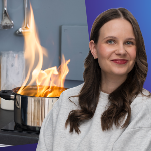 Laura Törnroos står framför en bild på en spis med en kastrull som brinner. 