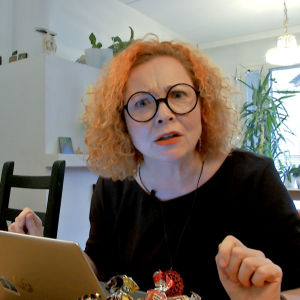 Journalisten Heidi Finnilä vet varför vi lockas att tro på lögner i sociala medier.