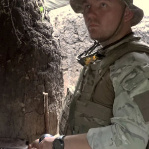 Ukrainan armeijan upseeri Oleksandr toimistossaan Itä-Ukrainan rintamalla ohjelmassa 24 tuntia Euroopassa