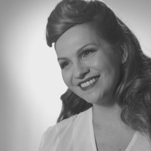 Janina Fry som Rita Hayworth