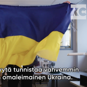 Kuvassa näkyy Ukrainan lippu sekä teksti, jossa kerrotaan, että "lännessäkin on syytä tunnistaa vahvemmin identiteetiltään omaleimainen Ukraina".