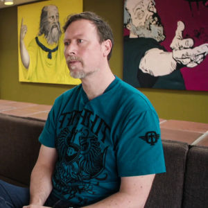 Professor Leif Kennair talar om skillnader mellan män och kvinnor visavi sexualitet. Leif Edward Ottesen Kennair professor i psykologi i Norge sitter i soffa.