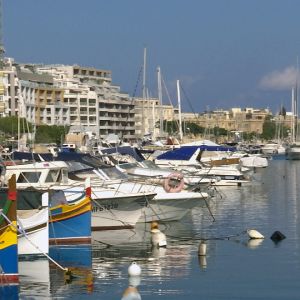 Veneitä Maltan satamassa. 