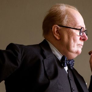 Elokuva Synkin hetki Winston Churchillista