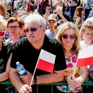 Puolaa johtavat tiukat oikeistopopulistit, jotka eivät piittaa EU:n tai oman opposition mielipiteistä.