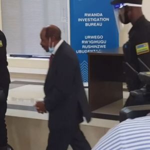 Paul Rusesabagina visas upp för medier i Rwanda 31.8.2020