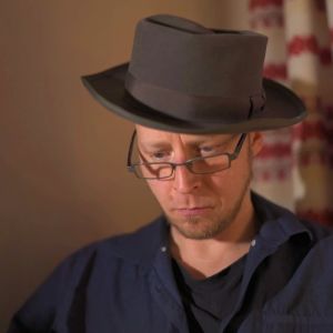 Torbjörn Anderssén i hatt 