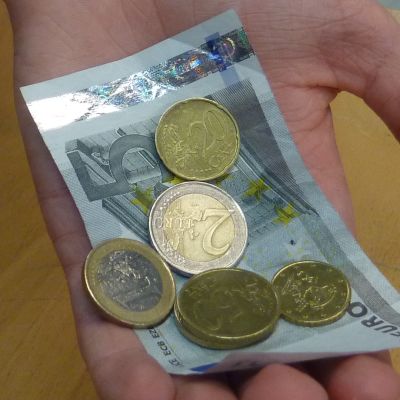 Eurosedlar och mynt.