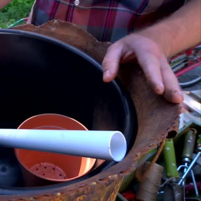 Owe visar hur man själv kan göra en underbevattningskruka