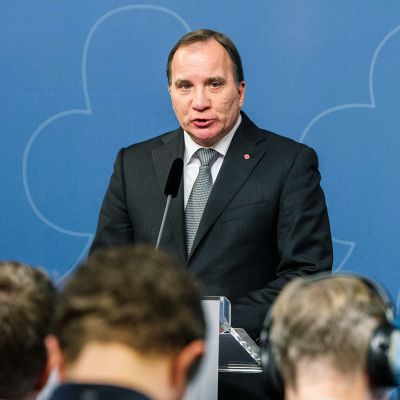 Stefan Löfven piti tiedotustilaisuuden Tukholmassa torstaina.