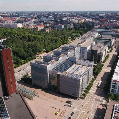 Ilmakuva Helsingin Ruoholahdesta keskustaan päin.