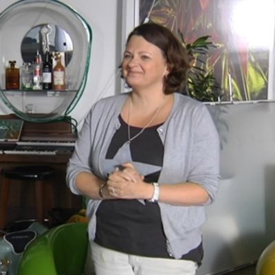 Marita S. Barber haastattelukuvassa.