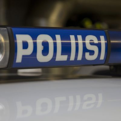 Poliisiauton kyltti