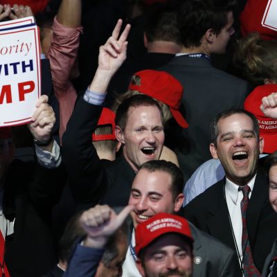 Donald Trumpin kannattajat juhlivat tulosta.
