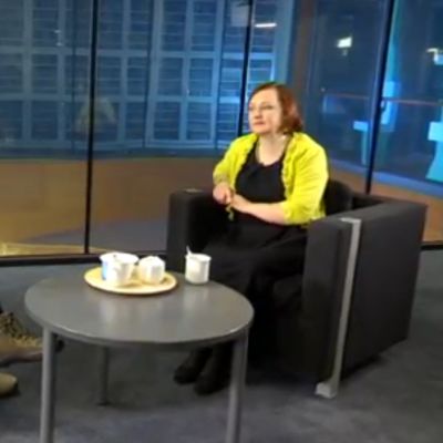 Anne Kalmari Yle Jyväskylän Nettistudiossa.