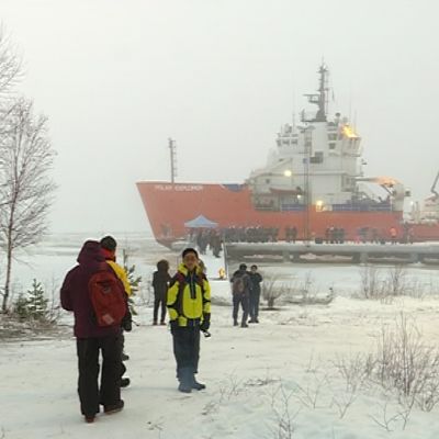 Polar Explorer matkailujäänmurtaja Kalixin Axelsvikin laiturissa Ruotsissa 19.12.2016
