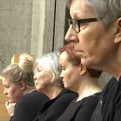 Hailuotolaisia naisia näytelmästä Seitsemän naista ristillä.