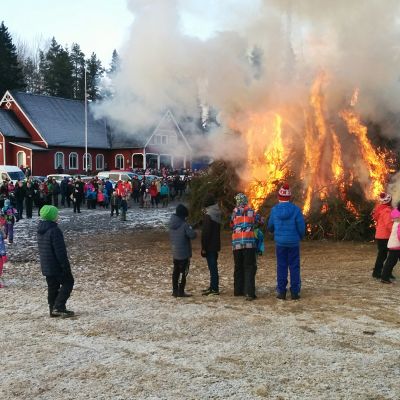 Kokko syttyi Laihian Ylipään nuorisoseuralla.
