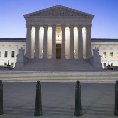 Yhdysvaltain liittovaltion korkeimman oikeuden rakennus Washingtonissa.