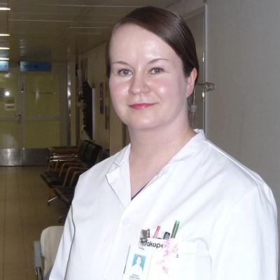 Erikoistuvana lääkärinä Kuopion yliopistollisessa sairaalassa työskentelevä Hanna Siiskonen sai vuoden 2017 Martti Hämäläinen -palkinnon.