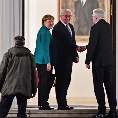 Merkel, Steinmeier ja Seehofer.