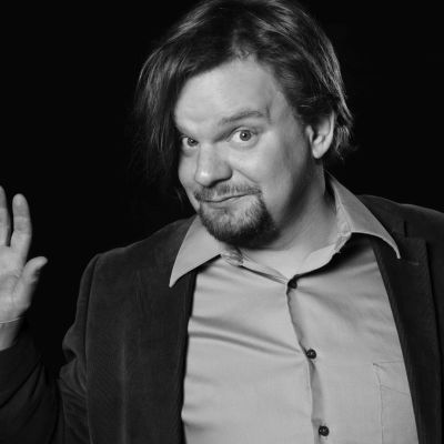 Ismo Leikola kiertää Suomen kaupunkeja jouluun saakka.