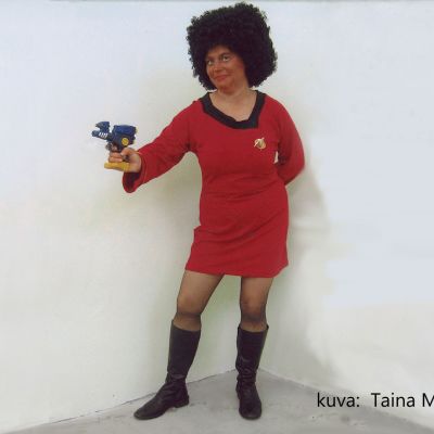 Taina Myllyharju esittää tähtilaiva USS Enterprisen viestintäupseeri Uhura sarjasta Star Trek.