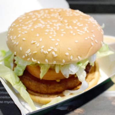 En vegansk hamburgare på McDonald's.