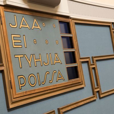 Eduskunta keskustelee sopeutumiseläkkeiden poistoa vaativasta kansalaisaloitteesta