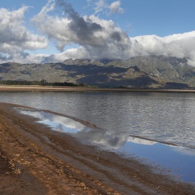 Kapkaupungin lähistöllä sijaitsevan Theewaterskloof Dam -altaan vesiraja oli kriittisen alhaalla 23. tammikuuta.