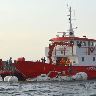 Vesibussia nostetaan