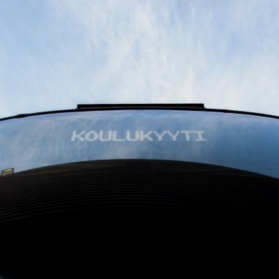 Koululaiskuljetus linja-auto.