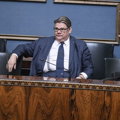 Timo Soini eduskunnan täysistunnossa.