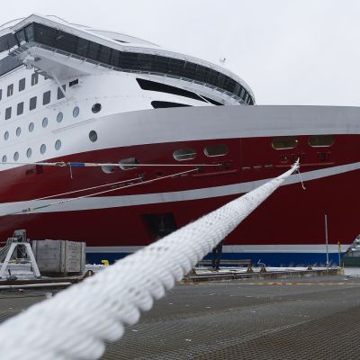 Viking Grace Turun satamassa.