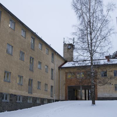 Lehtoniemen koulu Varkaudessa.