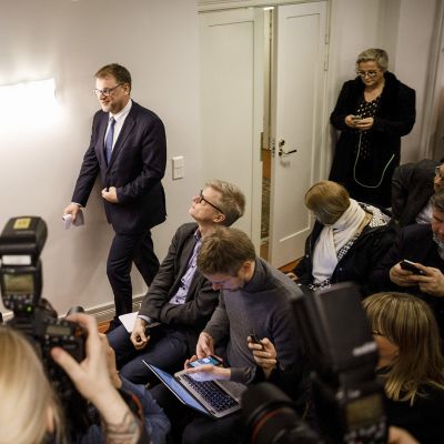 Pääministeri Juha Sipilä tiedotustilaisuudessa Kesärannassa Helsingissä 8. maaliskuuta