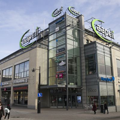 Kauppakeskus Aapeli Kuopion torin laidalla.
