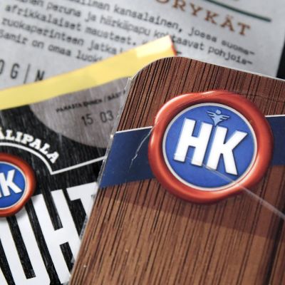 HK:n logoja elintarvikeyhtiön tuotteissa.