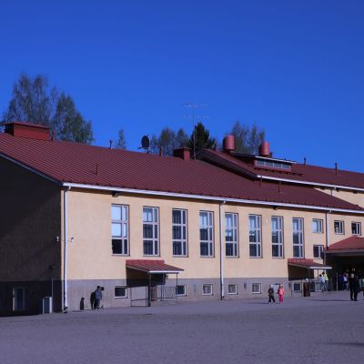 Oitin koulun vanha päärakennus