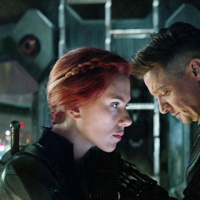 Scarlett Johansson as Natasha Romanoff ja Jeremy Renner.