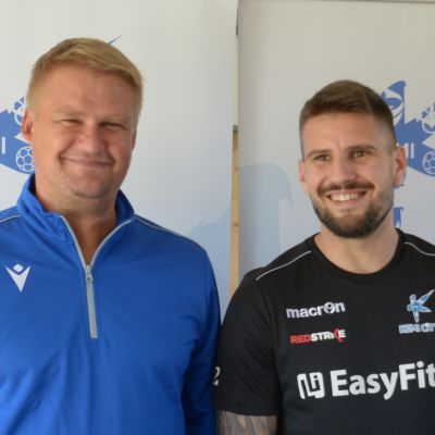 Päävalmentaja Juha Pasoja ja hyökkääjä Sasa Jovovic,