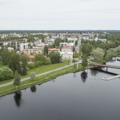 Joensuun keskustaa ja Pielisjokea
