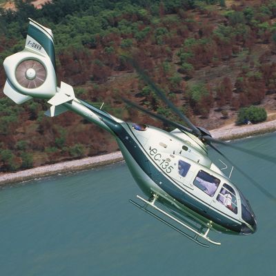 Helikopteri ilmassa.