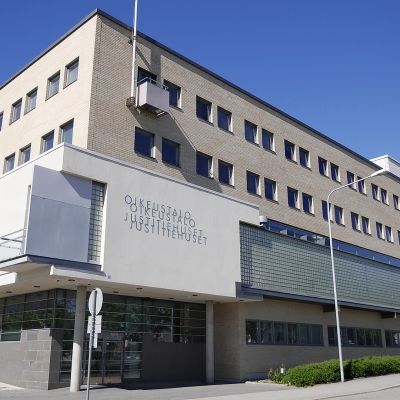 Pohjanmaan käräjäoikeuden toimitalo Vaasassa.