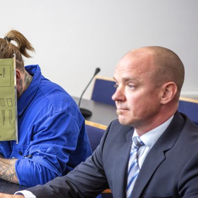 Porvoon ampumisesta epäiltyjen veljesten vangitsemisistunnot järjestettiin Vantaalla Itä-Uudenmaan käräjäoikeudessa.
